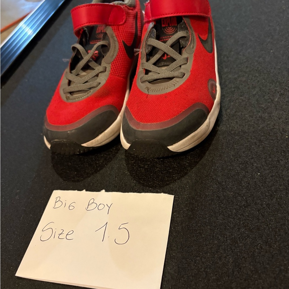 Nike Red and Gray Sneakers Modern Athletic Design